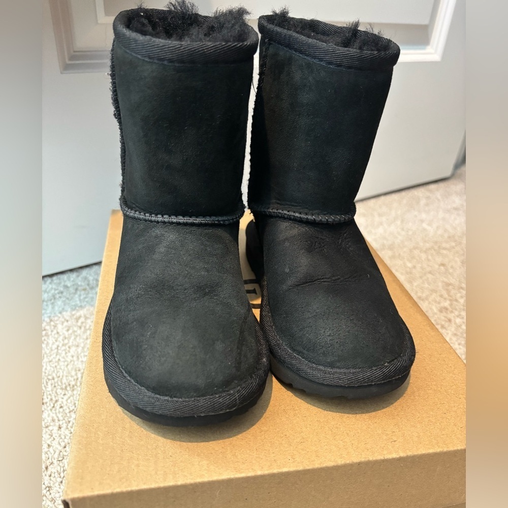 UGG Classic II Toddler Boots - Picture 10 of 12